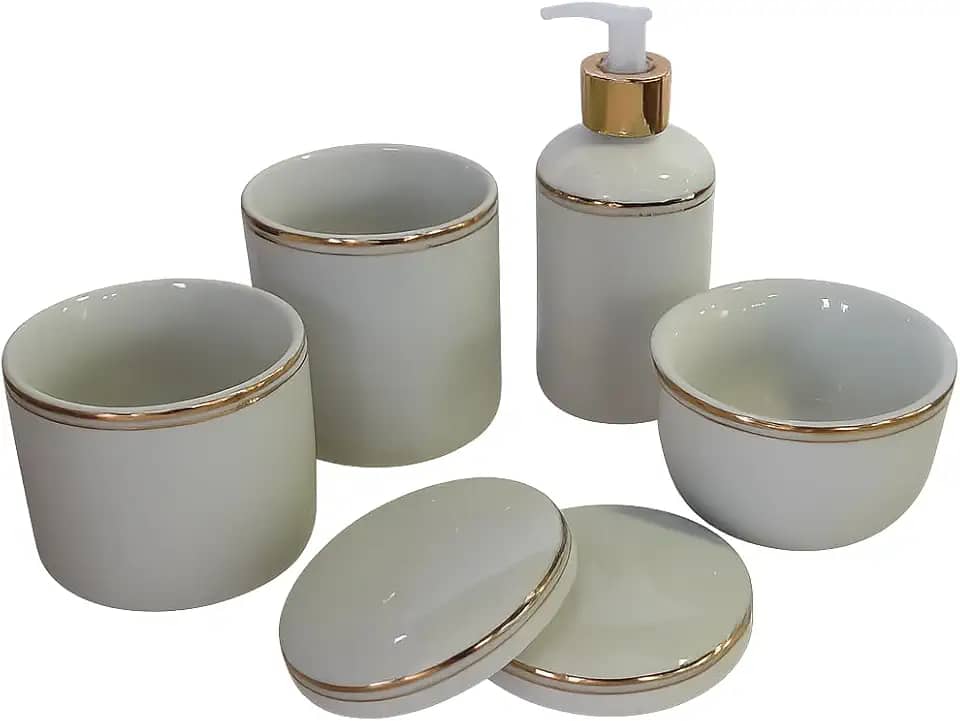 Kit Higiene Para Bebê 4 Peças Lisas Com Filete Ouro