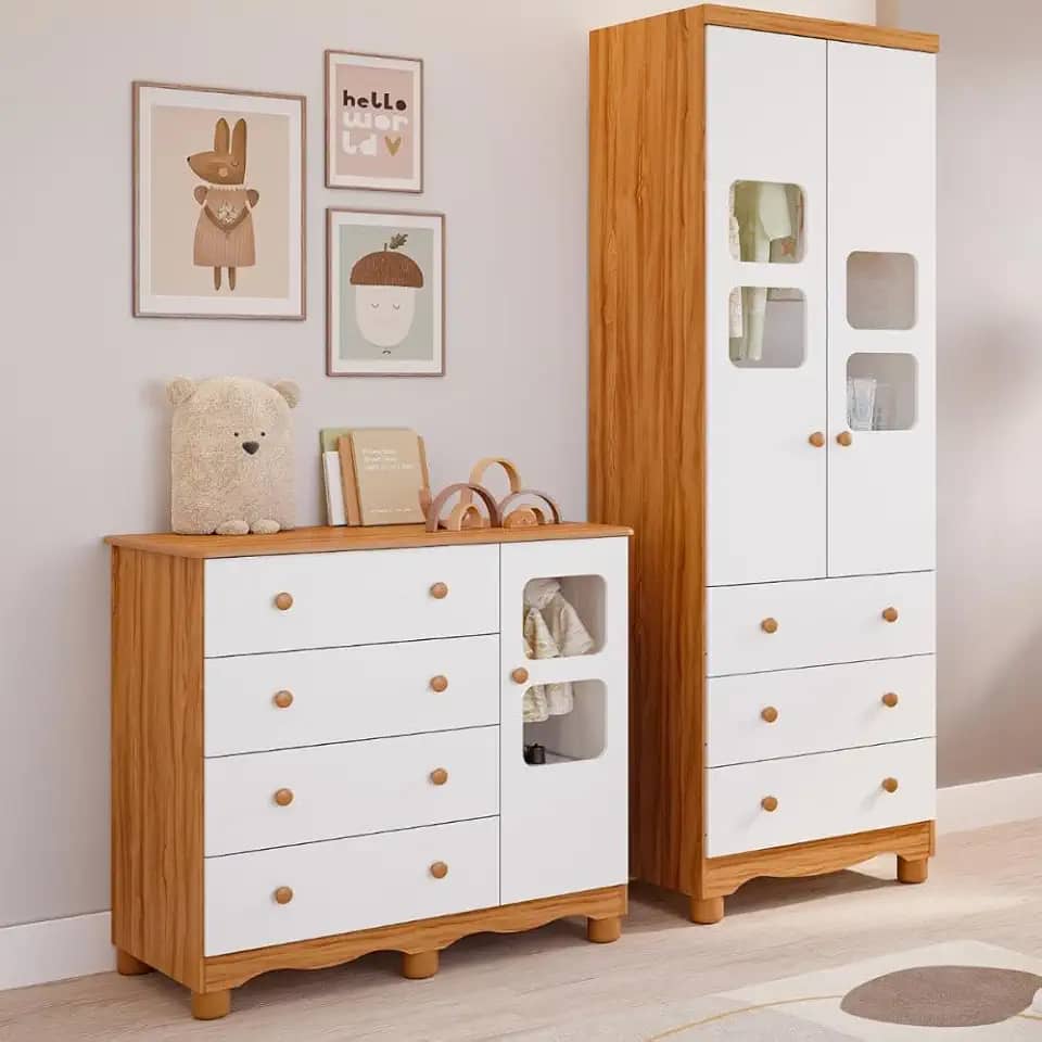 Quarto de Bebê Completo Guarda Roupa Uli 2 Portas Cômoda Uli Peroba