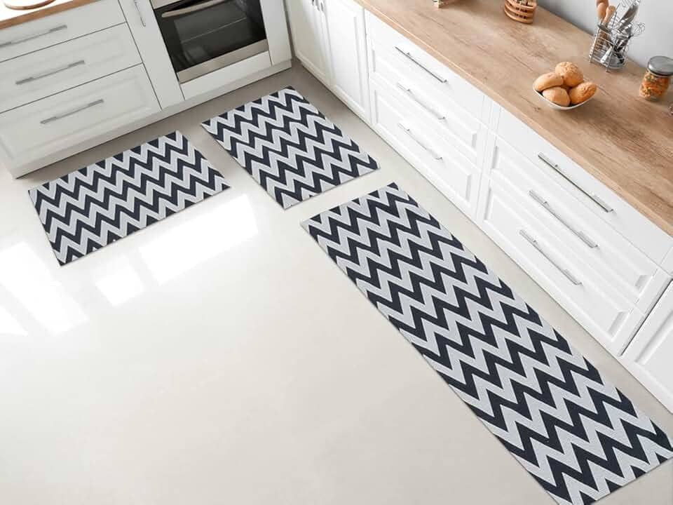 Jogo Tapete e Passadeira para Cozinha Antiderrapante em Jacquard - 1,30x0,45m e 65x45cm (Chevron Preto)