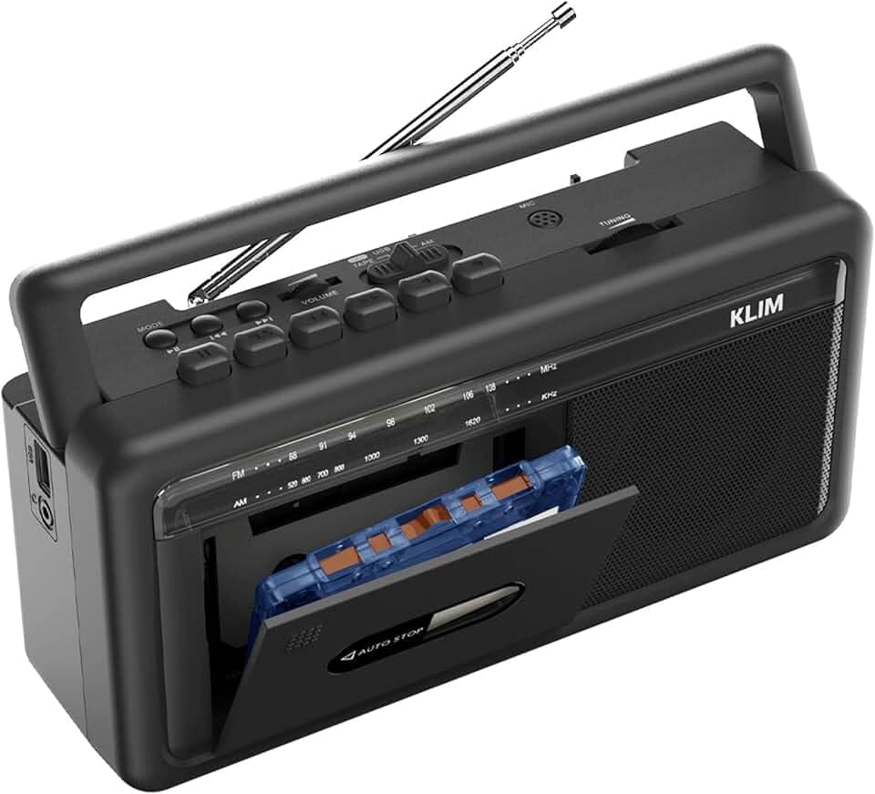 KLIM Leitor de cassete portátil e gravador de fita – Boombox com rádio AM/FM, USB, Bluetooth, alto-falante e fone de ouvido – operado por bateria e CA – Preto