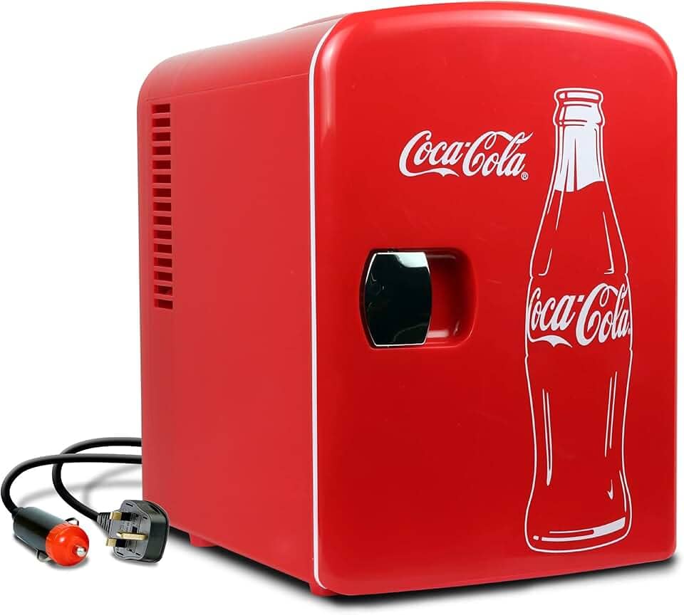 Mini geladeira Coca-Cola Classic Coke Bottle 4L com 12V DC e 110V CA, refrigerador portátil para 6 latas, refrigerador pessoal de viagem para lanches, almoços, bebidas, cosméticos, mesa, escritório, dormitório, vermelho