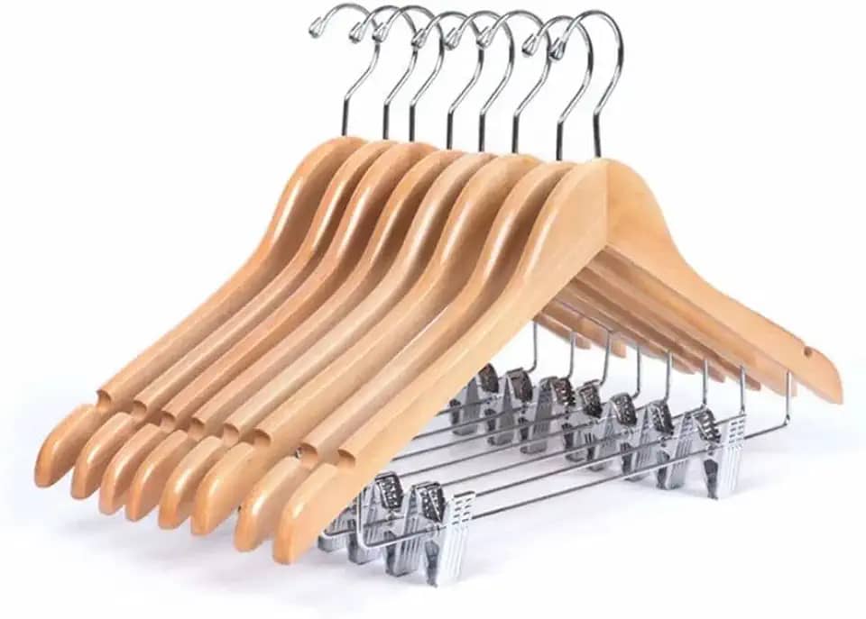 Cabide de Madeira Nobre Marfim com Presilhas Ajustáveis - 10 Unidades, Resistência para Organizar Roupas com Estilo