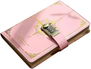 Caderno Diário com Estampa de Bússola e Cadeado Numérico | 200 Folhas Pautadas, Capa em PU, Porta-Caneta Integrado (Rosa)