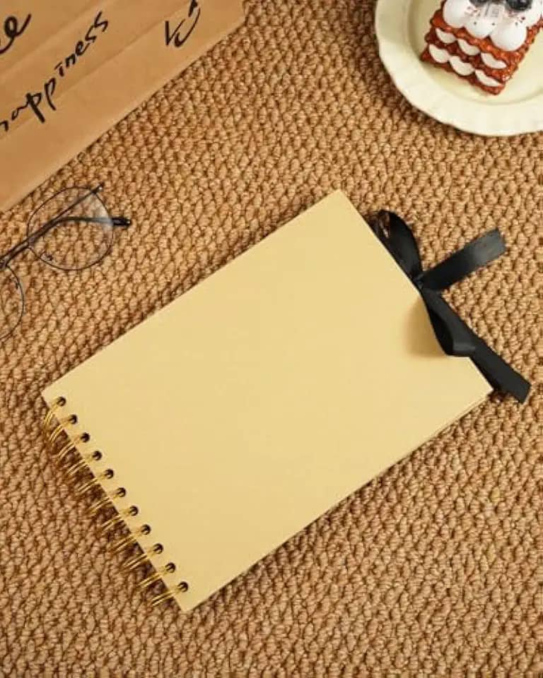 Álbum de recortes de 30 páginas 14 x 8,68 cm - papel kraft, capa dura encadernado em espiral com fecho de fita, ideal para álbuns de recortes DIY, livros de memória e projetos de arte (marrom)