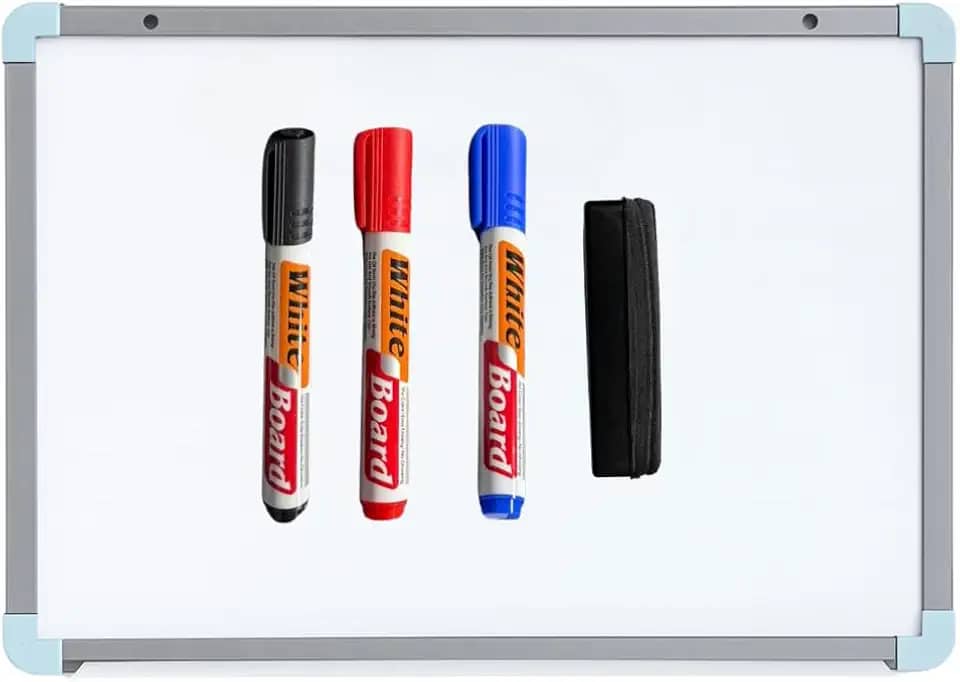 Quadro Branco UV com Moldura MDF Revestido em Alumínio Soft + Canetas e Apagador (70x50)