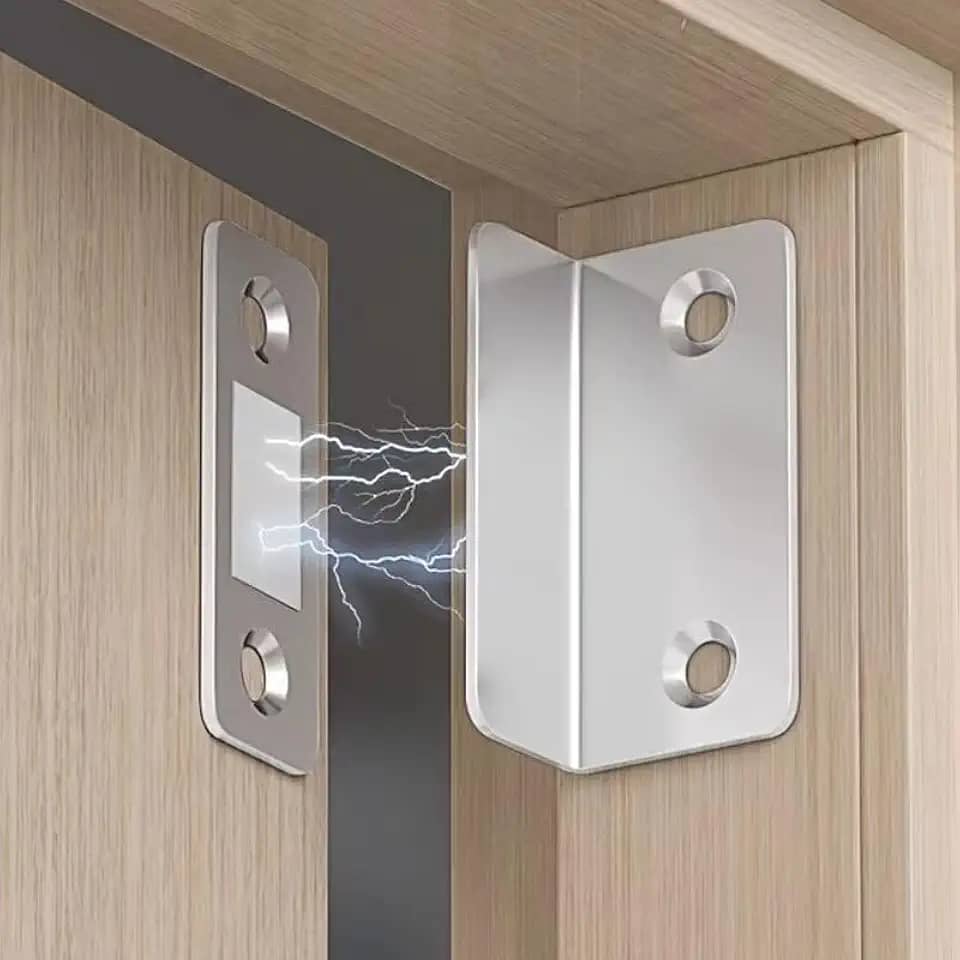 Pacote com 2 travas magnéticas de liga - Adesão forte invisível, montagem sem perfuração, liberação sem costura - ideal para armários, guarda-roupas, portas deslizantes - ferragens para reforma da