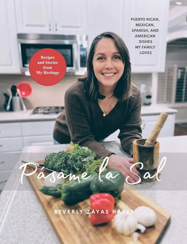 Pásame la Sal: Puerto Rican, Mexican, Spanish, & American Dishes my Family Loves. Recipes from Puerto Rico, Argentina, Mexico, and Spain. Learn to make ... bistec encebollado. (English Edition)