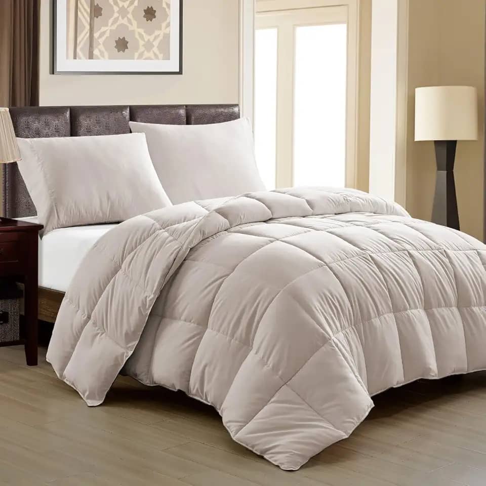 Edredom Toque de Plumas Dupla Face, Microfibra Plumage Liso Quadriculado (Bege Fendi, Queen)