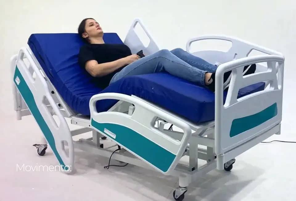 Cama Hospitalar Motorizada 8 Movimentos com Regulagem de Altura e Colchão Hospitalar D33-1033 AS