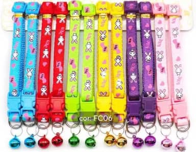 Coleira Ajustável para Gatos e Cães de Pequeno Porte, Estampa Coelhinho Love, 32,5 cm, com Guizo, Colorida