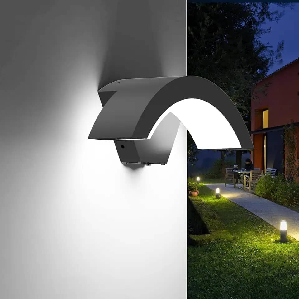 Arandela de Parede Externa LED 6000K Branco Frio - Luminária de Segurança 18W, IP65 à Prova d'Água, Alumínio Resistente, Iluminação Poderosa para Garagem, Portão e Área Externa