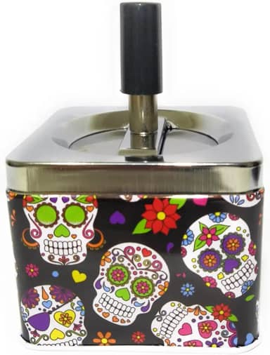 Cinzeiro Metal C/Tampa Anti-Cheiro Giratória À Prova De Vento 8,5x7cm Fechado Automático Caveira Dado Cartas Naipes Premium (Gothic Mexican)