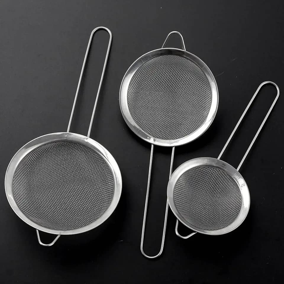 Kit 3 Peneiras de Cozinha Inox com Alça – Tamanhos 8cm, 10cm e 12cm – Para Coar, Peneirar e Lavar Alimentos – Resistente e Fácil de Limpar