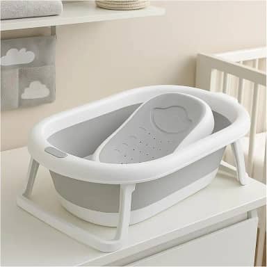 PIPDIP Kit Banheira Dobrável para Bebê, Modelo 2 em 1, Com Encosto, Capacidade de até 44 Litros, Portátil, Plástico e Borracha, Branco e Cinza.