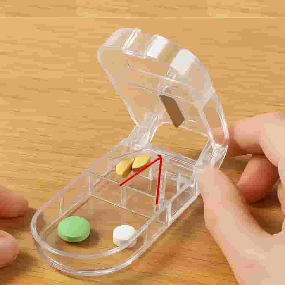 Cortador de Comprimido com Lâmina Afiada e Reservatório Transparente, Corta e Armazena