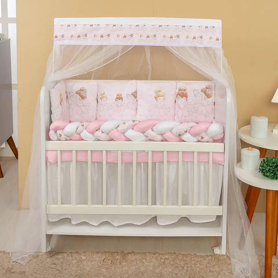 Kit Mini Berço Bailarina 13 Peças Protetor e Saia de Berço Rosa e Branco Estampa Delicada
